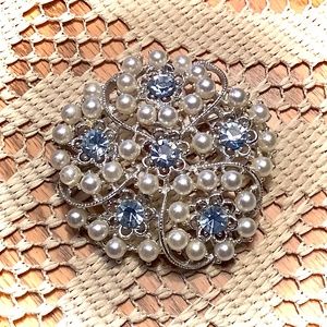 Vintage Brooch pin faux pearls & lt sapphire fashion jewelry